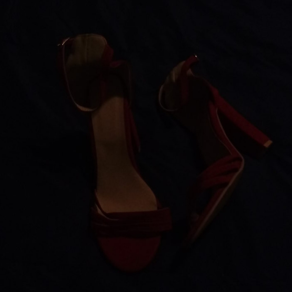 Brand new never woren heals